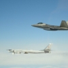 러시아, 핵 폭격기 미국 방공식별구역 침범…미·캐나다 F-22 출격