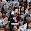 “옷 다벗은 뒤 몸 가리자 경찰이…” 홍콩 시위여성 ‘알몸수색’ 논란