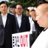 귀성 인사 생략한 한국 “文정권 규탄” vs 민주 “청년 일자리 창출”