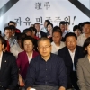 촛불 철야농성 한국당 “조국은 정신병자, 조국 믿는 文 더 웃겨”