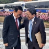 한국당, ‘민부론·민평론’ 청와대 전달…靑 “검토해서 반영”
