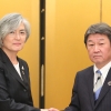 청와대 “일본, 수출규제 재검토 의향 보여…지소미아 연기 결정”