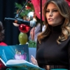 [포토] 멜라니아 트럼프, 어린이 병원 방문 ‘크리스마스 책 읽어주기’