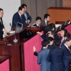 [속보] 국회 본회의 오후 7시 소집…패스트트랙 법안 일괄상정