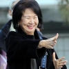 [포토] 지지자들과 인사 나누는 손혜원 의원