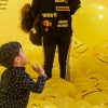 노란 웃음, 핑크빛 사랑… 키스미클로스 첫 한국 개인전