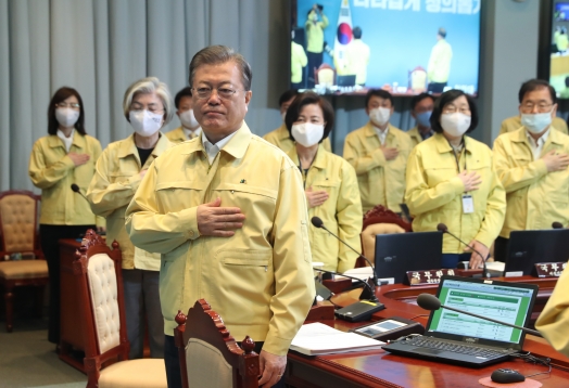 문 대통령 “전대미문의 경제 충격…위기에서 기회 찾아야”