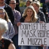 “경제 재개” 외치면서… 마스크·거리두기 무시하는 미국인들
