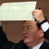 [포토] ‘비례대표 투표용지 무더기 발견’ 주장하는 민경욱 의원