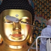 먼지 털어내는 부처님… 봉축법요식맞이 대청소