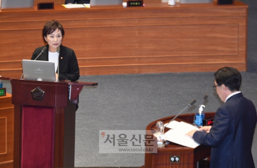 김현미 “집값 11% 올랐다”… 野 “어느 나라 살고 있나”