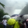[서울포토] 소양강댐 방류 모습 바라보는 시민들과 취재진들