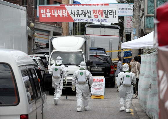 방역·경제 ‘좌고우면’ 2차 대유행 자초