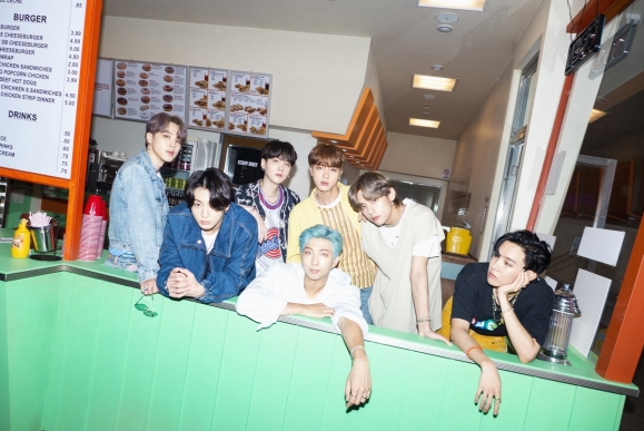 BTS ‘다이너마이트’ 터졌다…스포티파이 이틀째 최상위권