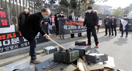 文 ‘당정 재정 갈등’ 정리… 총선 앞둔 與 “이르면 3월 손실보상”