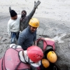인도 빙하, 강에 떨어져 ‘쓰나미’ 급류에 휩쓸린 200명 실종·사망