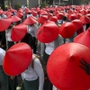 미얀마 또 최소 13명 사망… 거리 나온 교사들 ‘쿠데타 항의 시위’
