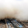 [서울포토] ‘거대 모래폭풍’이 집어삼킨 중국 간쑤성 마을