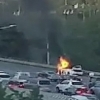 [속보] 고속도로 달리던 벤츠 차량서 ‘불’