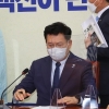 경선 일정 결정 못한 민주당, 어디로 가도 파국