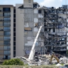 “잔해 밑 빈공간 포착”...美 아파트 붕괴 사고, 이어지는 구조 작업