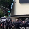 트렌스젠더 탈의실 출입 항의하다… 美LA 한인타운 찜질방 앞서 시위대 충돌