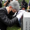 [포토] 최재형, 천안함 전사자 묘역 참배