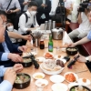 ‘부산행’ 윤석열, 돼지국밥에 소주...김희곤, “대선 소주 선택”