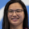 중국 꺾고 금메달 딴 입양아 출신 캐나다 수영선수에 “부끄럽다”