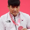 [포토] 은메달 들어보이는 김정준