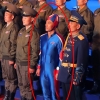 “캡틴 북한이냐” 김정은 옆에 파란색 쫄쫄이복 남성의 정체