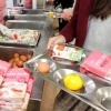 [포토] 급식 파업에 간편식으로 채워진 아이들 식판