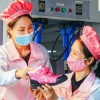 [포토] ‘공산품 생산’ 힘쓰는 북한 여성일꾼들