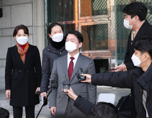 제3지대 공조 시작한 안철수·심상정 “대선, 양당 체제에 경종 울려야”