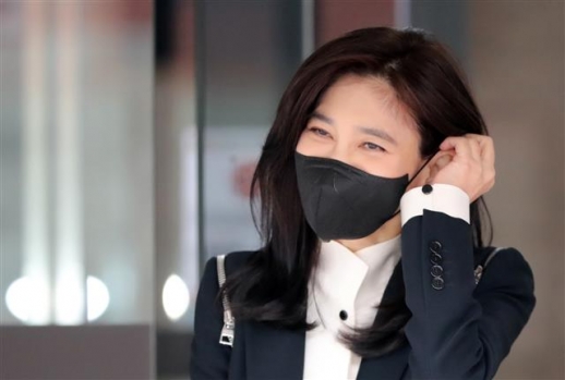 밝은 미소로 주주총회 참석하는 이부진 사장