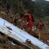 중국 “추락 사고 여객기 잔해물에 폭발물 흔적 없다”