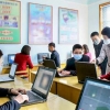 컴퓨터 과외 수업 중인 북한 학생들