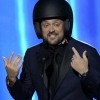 그래미에 등장한 헬멧 복장…“코미디언 시상식룩” 뺨 때린 윌스미스 풍자