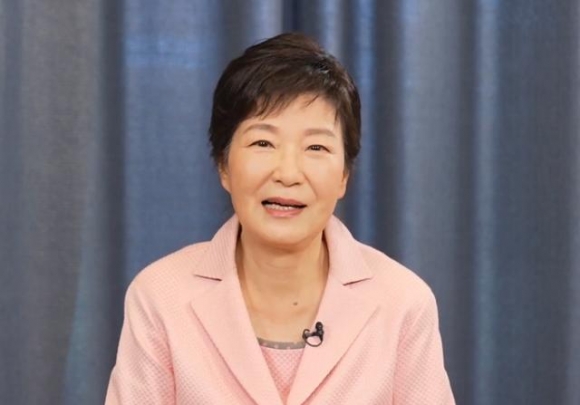 박근혜 첫 정치행보 “저의 꿈, 유영하가 대신 이뤄줄 것“