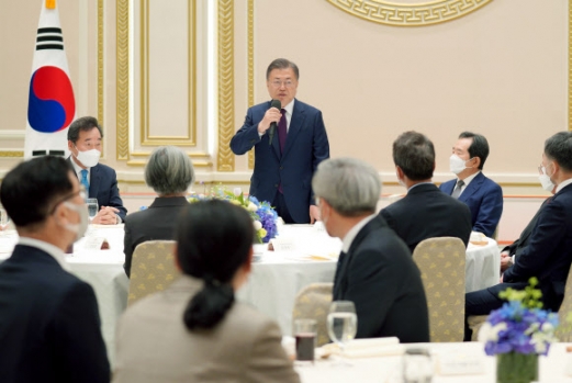 文 “텃밭 가꾸며 보통 시민으로 살 것”