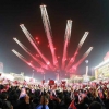 열병식 에어쇼에 환호하는 북한 주민들