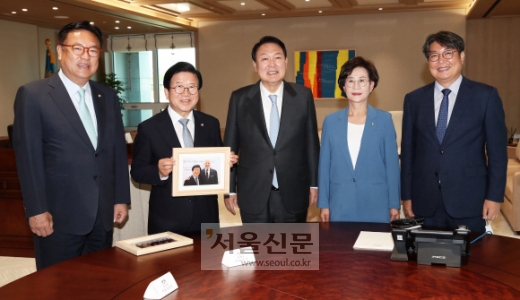 박병석 의장 퇴임 기자회견… “적대적 정치를 청산하자” 개헌 제안도