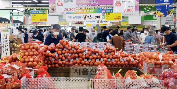 6% 넘보는 소비자물가… 전기·가스·곡물 더 오른다