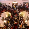 스리랑카 대통령 관저 점령한 시위대, 총리도 대통령도 물러난다