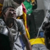 물러난다던 스리랑카 총리가 대통령대행, 시위대 1명 사망 84명 부상