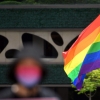“멀쩡한 애들이 동성애자래?”… 1인 시위, 날것의 혐오와 맞닥뜨렸다