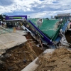 양양 편의점 싱크홀로 무너져… 피서객 등 96명 대피