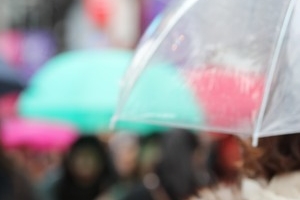 “카페서 우산 바꿔치기 한 여성, 딱 걸리자 적반하장”