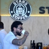 ‘푸틴 열혈 팬’ 래퍼, 스타벅스 철수한 러시아에 짝퉁 ‘스타스 커피’ 오픈