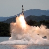 [포토] 北, ‘기상천외’ 저수지 SLBM 발사… 軍 “실효성·은밀성 의문”